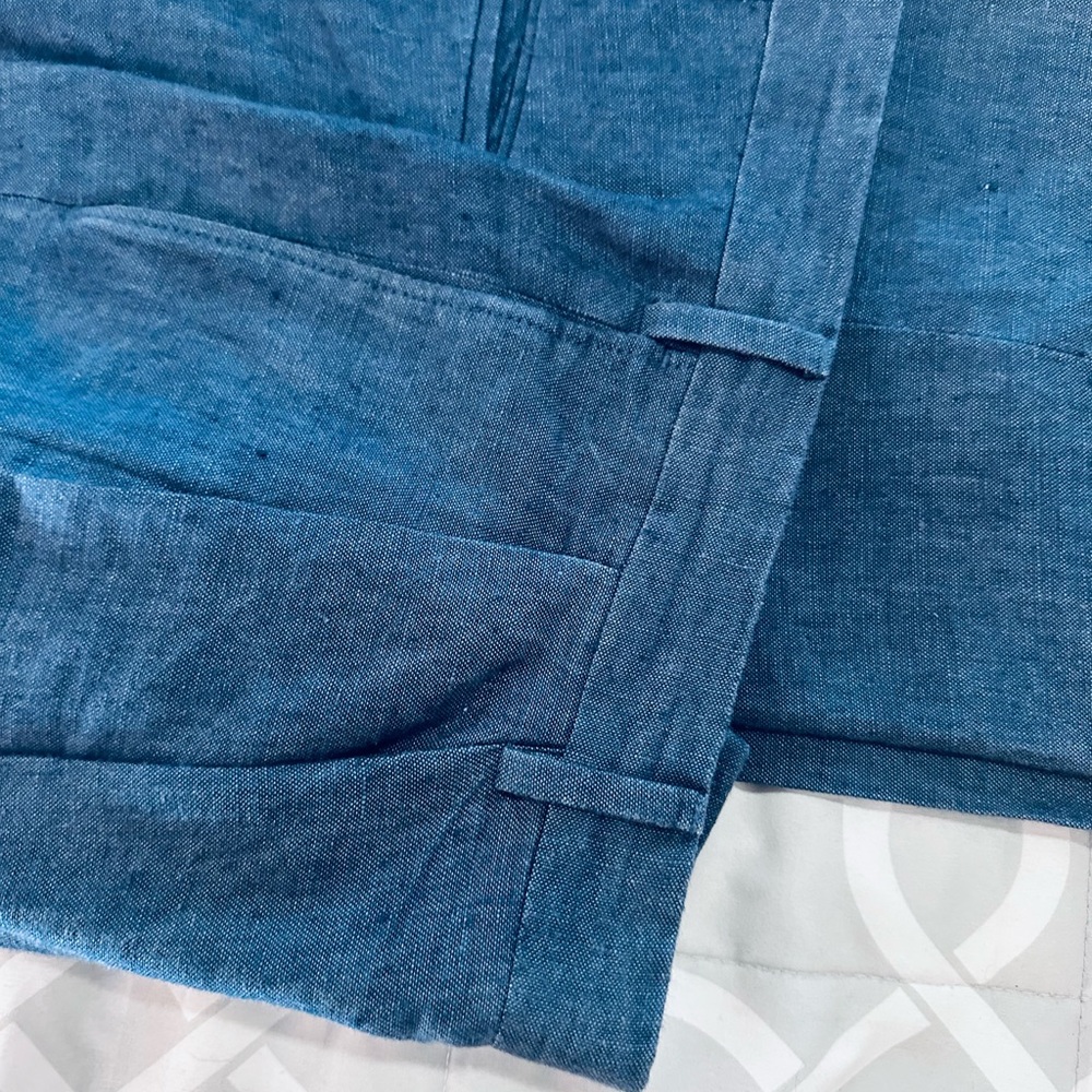 Blue Chinos with Classic Twill Weave and Straight Fit. Linen relaxed finish